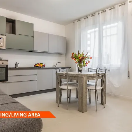Gigi House -appartamento Piazza Mazzini- 200m Dal Mare ليدو دي يسولو